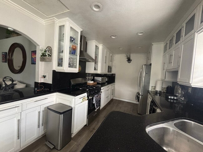 4225 Los Coyotes Diagonal in Lakewood, CA - Building Photo - Building Photo