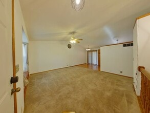 227 W Mallard Dr in Derby, KS - Building Photo - Building Photo