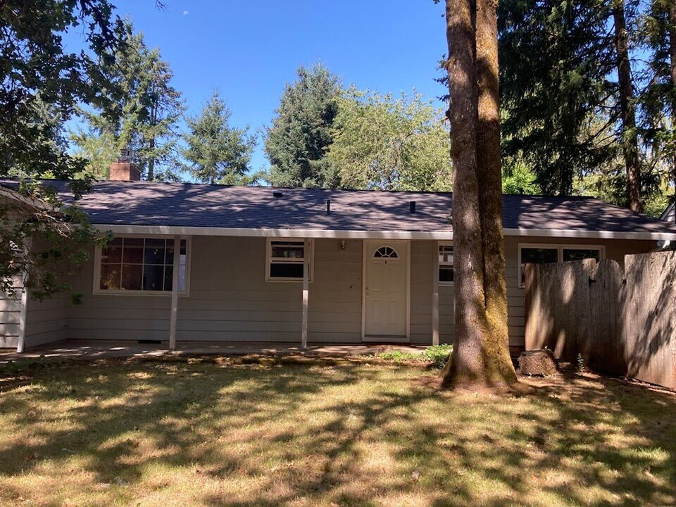 17681 Mardee Ave in Lake Oswego, OR - Building Photo