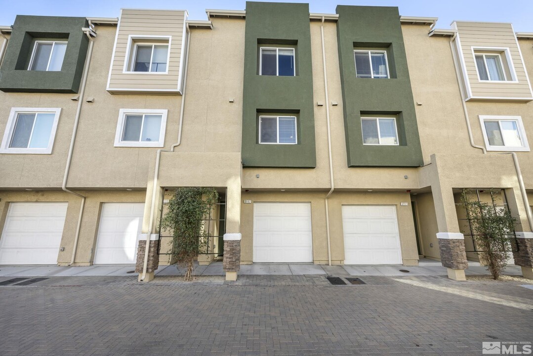 3197 Sterling Ridge Cir in Sparks, NV - Building Photo