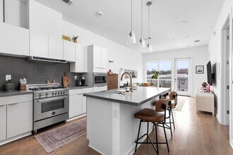 207 W Johanna St in Austin, TX - Building Photo - Building Photo