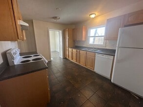 243 W Pine St in Grove City, PA - Building Photo - Building Photo