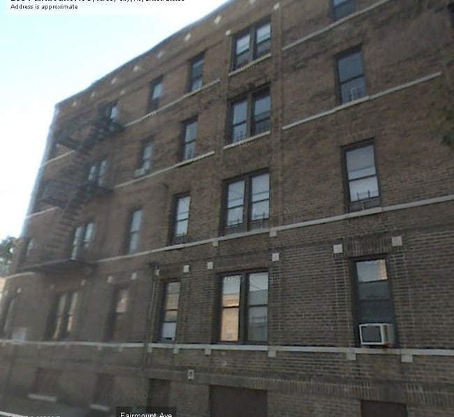 4 Fairview Ave in Jersey City, NJ - Foto de edificio - Building Photo