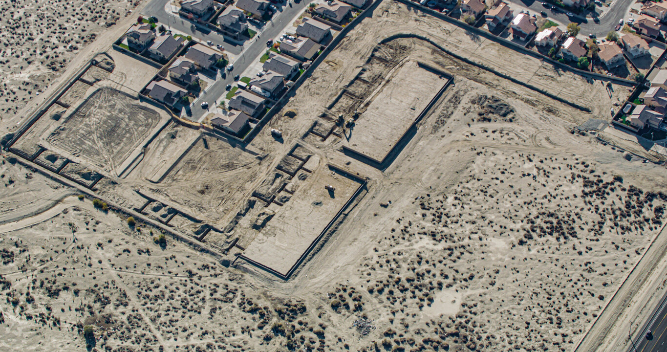 Seasons at 20th Street in Lancaster, CA - Building Photo