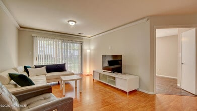 227 Paddington Ct in Englishtown, NJ - Building Photo - Building Photo