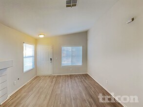 6421 Gold Canyon Dr in Las Vegas, NV - Building Photo - Building Photo