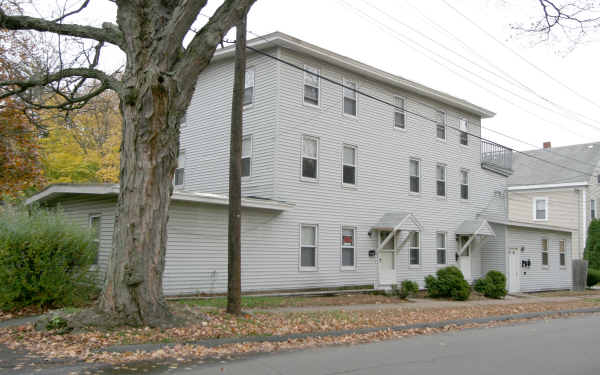 6-8 Lawrence St in Danvers, MA - Foto de edificio - Building Photo