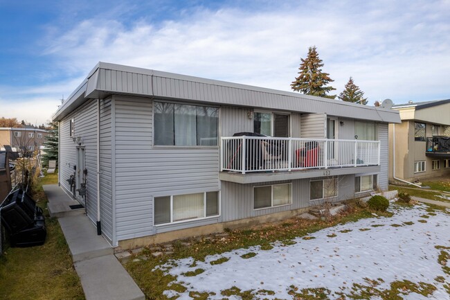 423 Huntsville Cres NW in Calgary, AB - Building Photo - Building Photo