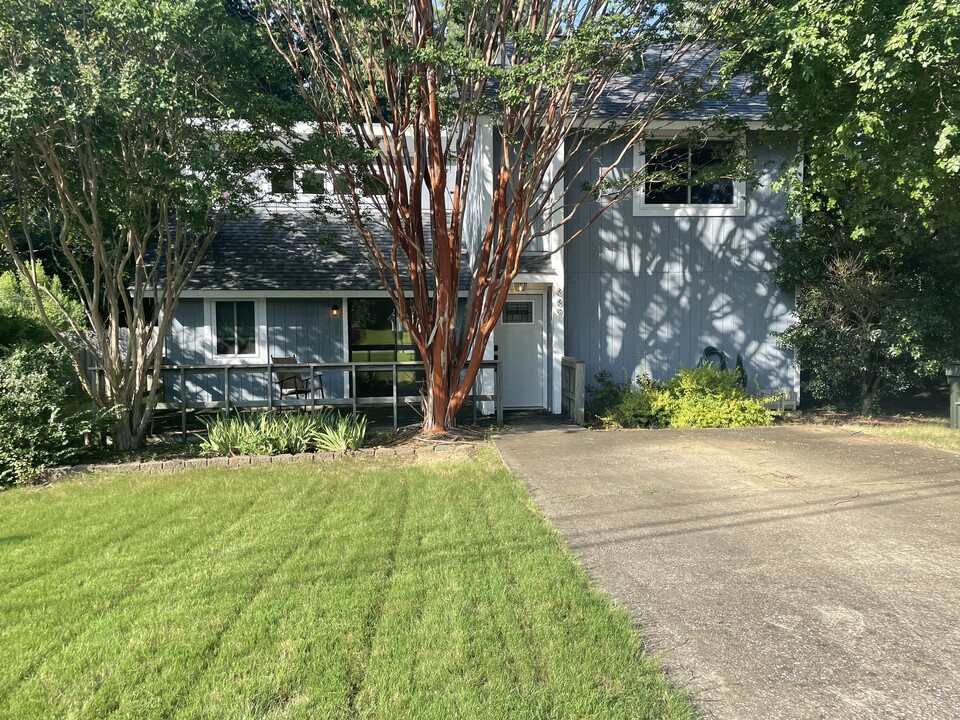 889 Hollins Rd in Auburn, AL - Building Photo