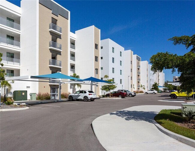 1709 N Tamiami Trl in Sarasota, FL - Building Photo - Building Photo