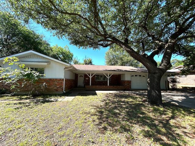 property at 613 W Redbud Dr
