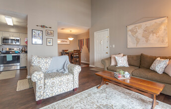 Court Woods Apartments in Tuscaloosa, AL - Building Photo - Interior Photo