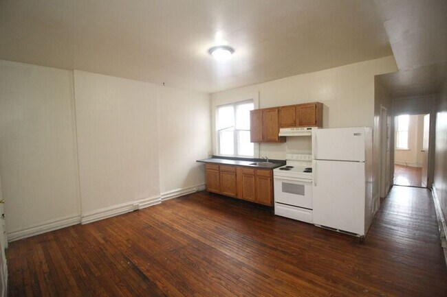 2630 N Charles St in Baltimore, MD - Foto de edificio - Building Photo