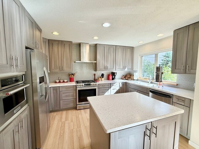 36805 Chinulna Dr in Kenai, AK - Building Photo - Building Photo