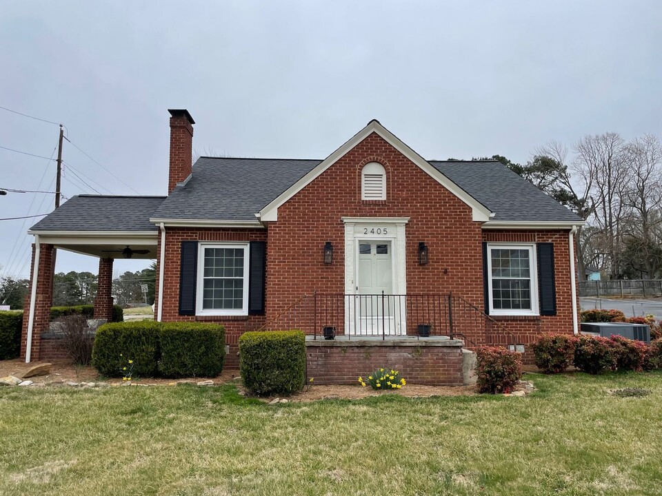 2405 S Fayetteville St in Asheboro, NC - Foto de edificio