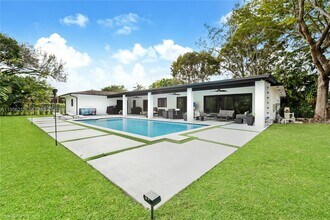 17203 SW 78th Pl in Palmetto Bay, FL - Building Photo - Building Photo