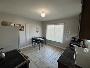 2577 S 700 E in Salt Lake City, UT - Building Photo - Building Photo