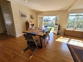8 Gilbert St in Newton, MA - Building Photo