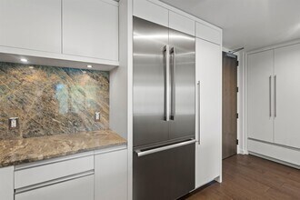 320 Adolphus Ave in Cliffside Park, NJ - Building Photo - Building Photo