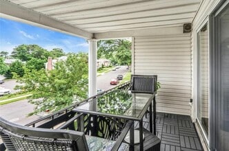 104 Palo Alto Dr in Plainview, NY - Building Photo - Building Photo