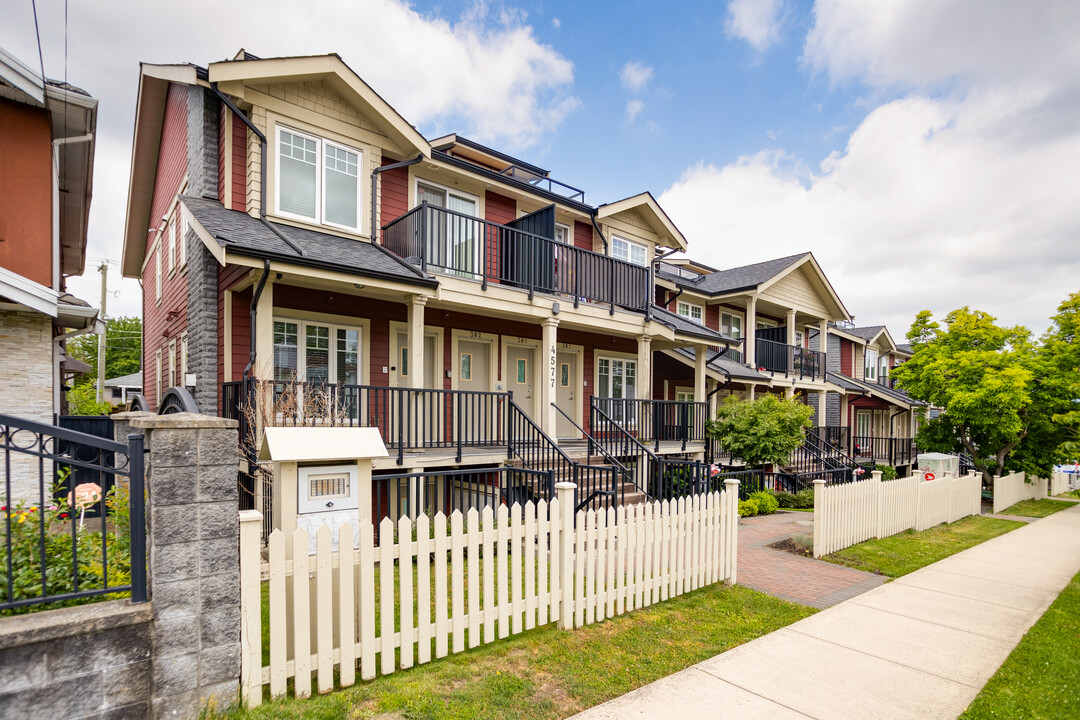 4573-4577 Slocan St in Vancouver, BC - Building Photo