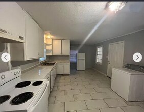 128 W Northside Dr in Jackson, MS - Building Photo - Building Photo