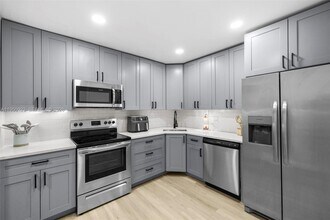 6100 S Falls Cir Dr in Lauderhill, FL - Building Photo - Building Photo