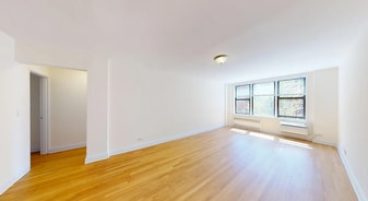 325 W 13th St in New York, NY - Building Photo