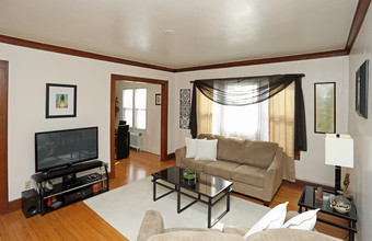 Himount Gardens in Milwaukee, WI - Building Photo - Interior Photo