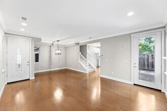 111 Mirabel Pl in San Carlos, CA - Building Photo - Building Photo