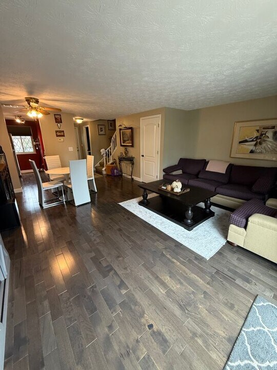 443 Lockhaven Ct in Mason, OH - Building Photo