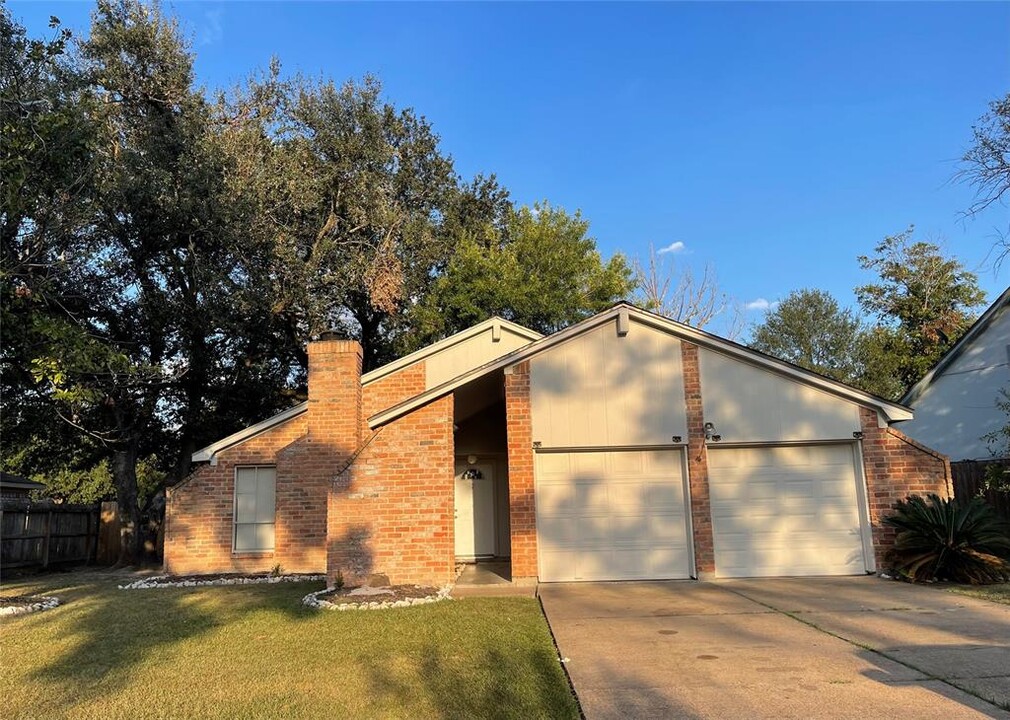 10106 Heather Hill Dr in Houston, TX - Building Photo