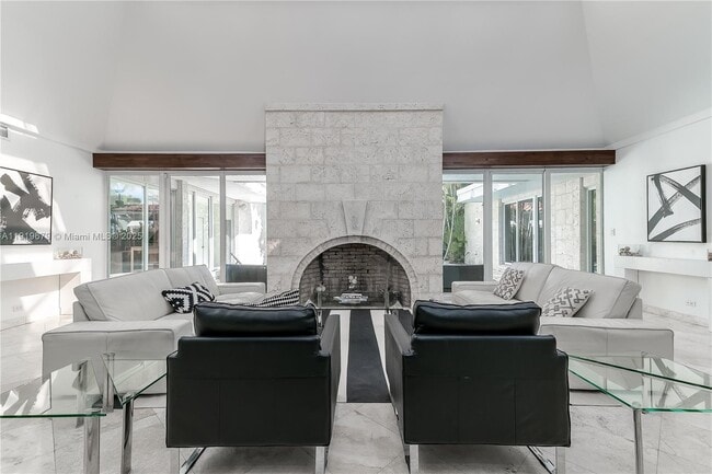 111 S Hibiscus Dr in Miami Beach, FL - Building Photo - Building Photo