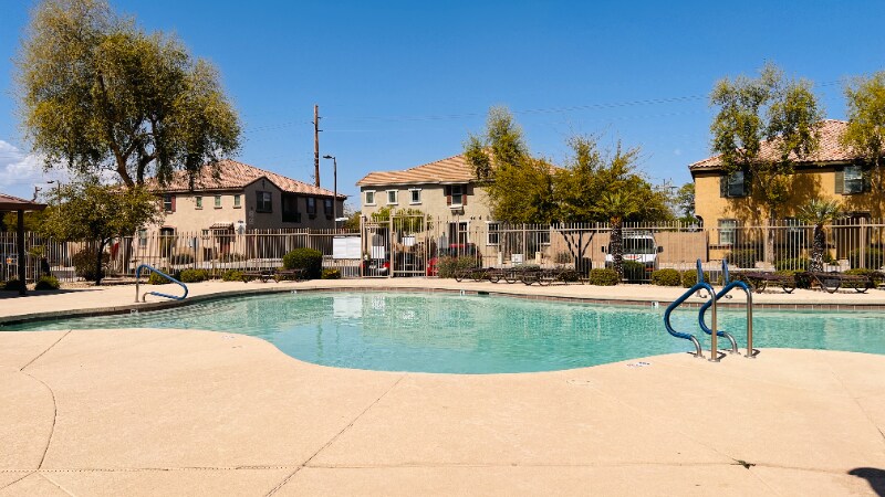 1437 N 80th Ln in Phoenix, AZ - Building Photo