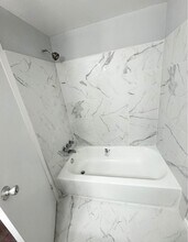 5340 Holmes Run Pky, Unit 206 in Alexandria, VA - Building Photo - Building Photo
