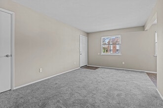 Shell Garden Apartments in Hampton, VA - Building Photo - Interior Photo