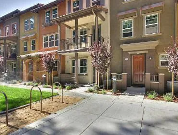 property at 512 Umbria Plz