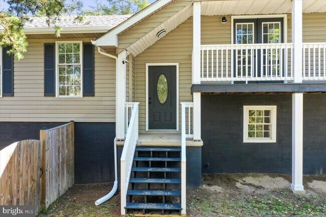 72 Pioneer Ln in Berkeley Springs, WV - Building Photo - Building Photo