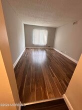 88 Greenwood Dr in Freehold, NJ - Building Photo - Building Photo