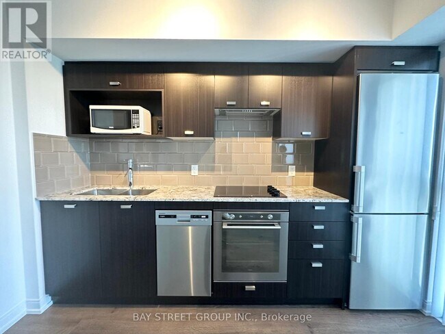275-2275 Village Green Square in Toronto, ON - Building Photo - Building Photo