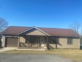 162 E Hillview Dr in Morgantown, WV - Building Photo
