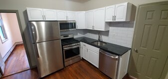 193 Maverick St, Unit 2L in Boston, MA - Building Photo