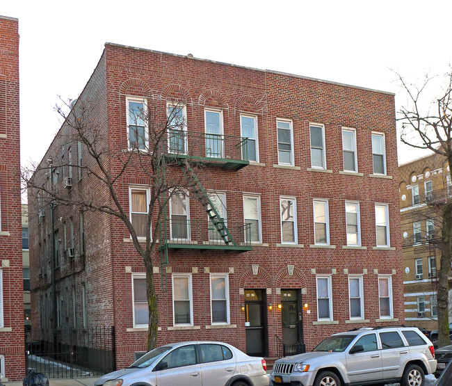 4419 28th Ave in Astoria, NY - Building Photo - Building Photo