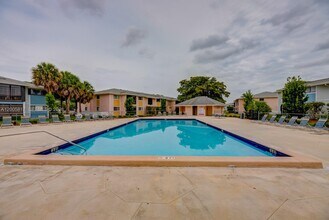 9715 Hammocks Blvd in Miami, FL - Building Photo - Building Photo