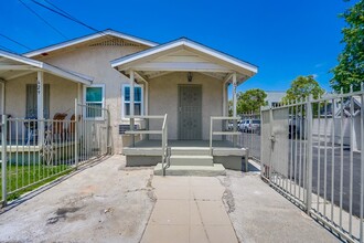 625 W. 92nd St. in Los Angeles, CA - Building Photo - Building Photo