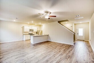 8214 Sunberry Shadow Dr in Houston, TX - Building Photo - Building Photo