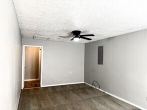 1175 Max Ct in Oak Grove, KY - Building Photo - Building Photo