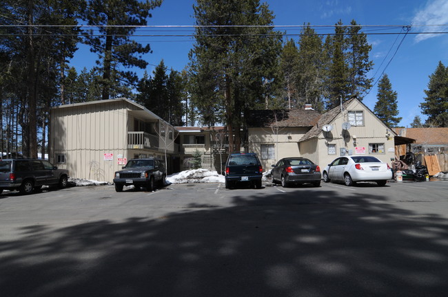 3775 Paradise Ave in South Lake Tahoe, CA - Building Photo - Building Photo