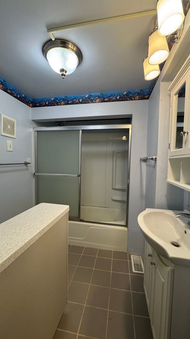 property at 409 W Carpenter St