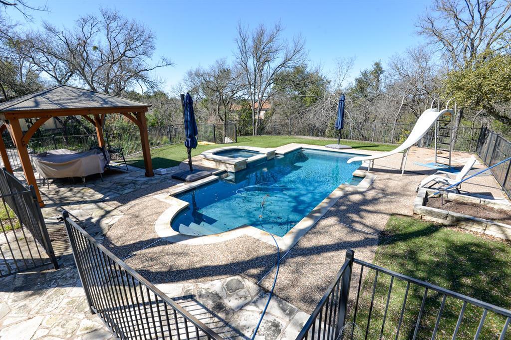 10710 D-K Ranch Rd in Austin, TX - Foto de edificio
